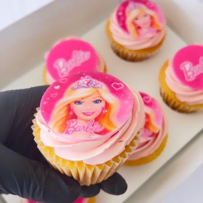 Cupcakes con merengue y lamina comestible