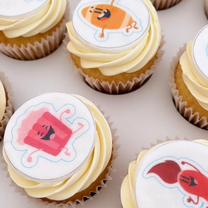 Cupcakes con merengue y lamina comestible