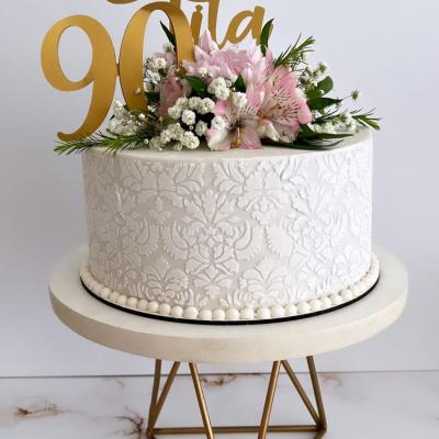 Tortas 1 piso con flores y edad
