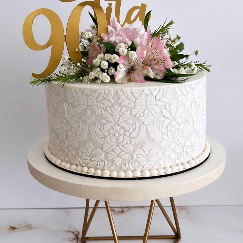 Tortas 1 piso con flores y edad