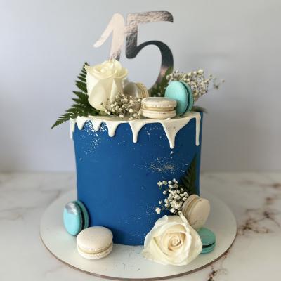 Tortas 1 piso con flores y edad