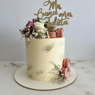 Tortas 1 piso con flores y edad
