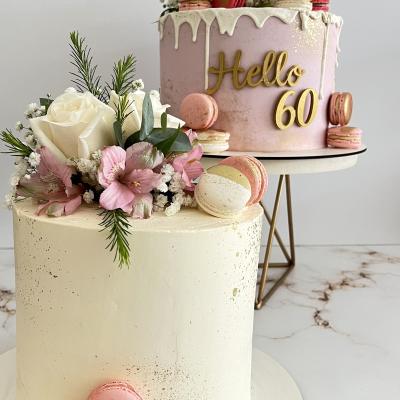 Tortas 1 piso con flores y edad