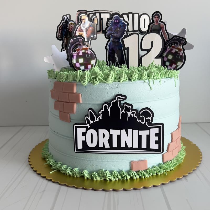 Tortas infantiles con topper a elección.