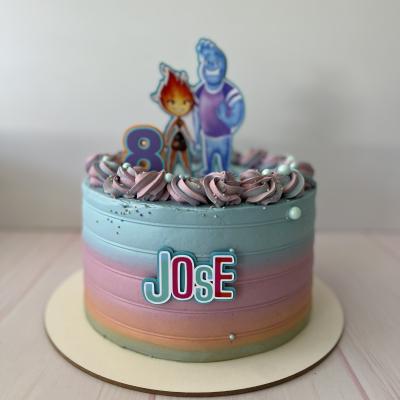 Tortas infantiles con topper a elección.