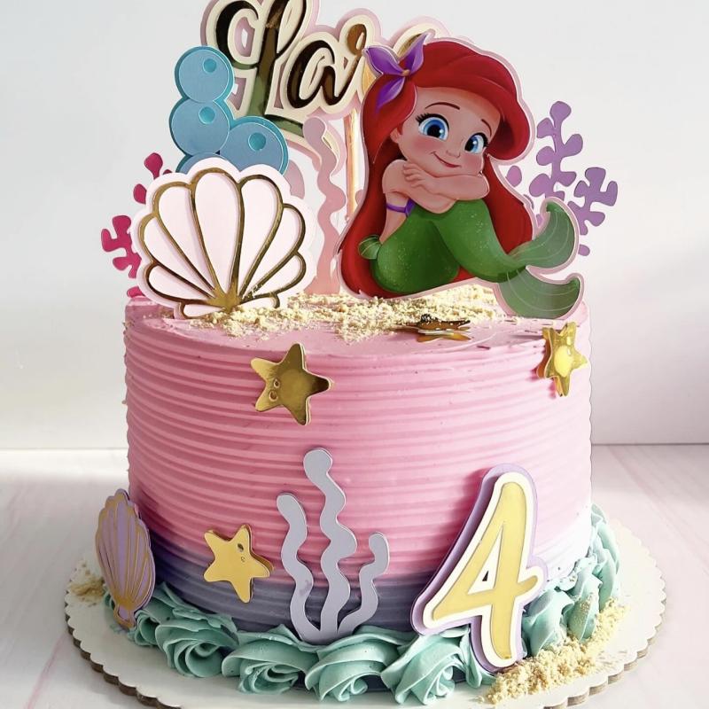 Tortas infantiles con topper a elección.